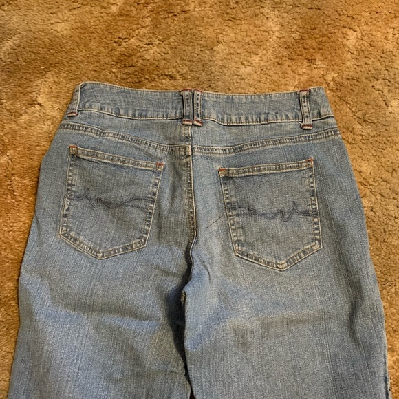 Ladies Brand St. John’s Bay Denim Capris Size 4 - Picture 3 of 6